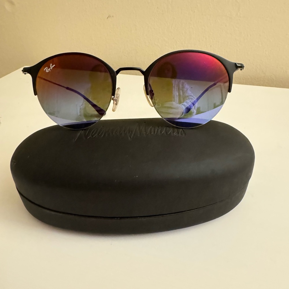 Ray-Ban Round Sunglasses with Gradient Lenses